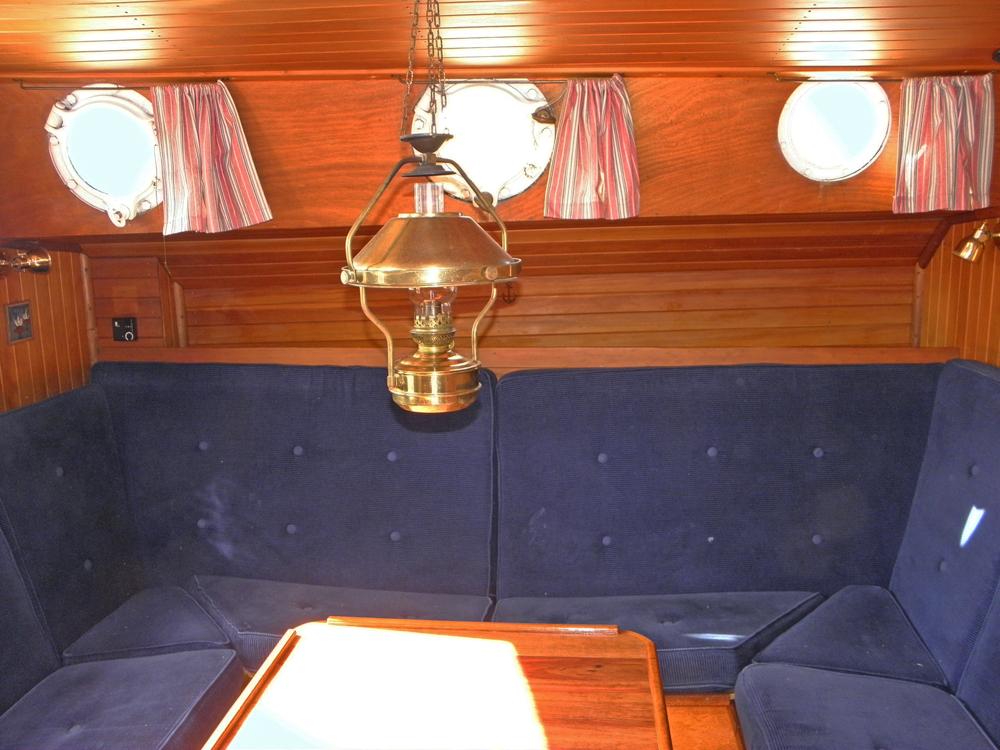 Saloon, Accommodation